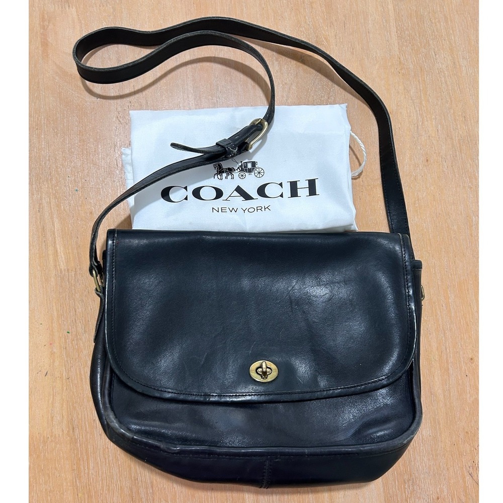 Coach Vintage Black Leather‎ Crossbody Bag Turnlock Made in USA 422-1741